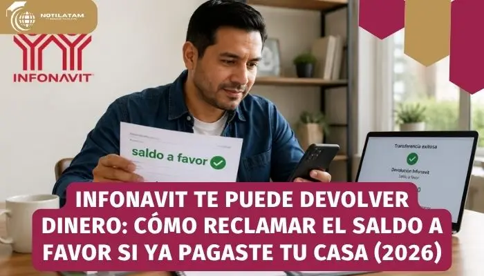 persona revisando la devolución de pagos en exceso del Infonavit en su celular